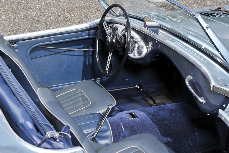 Интерьер Austin-Healey 100 (BN1) 1953 года  (фото 16 из 36)